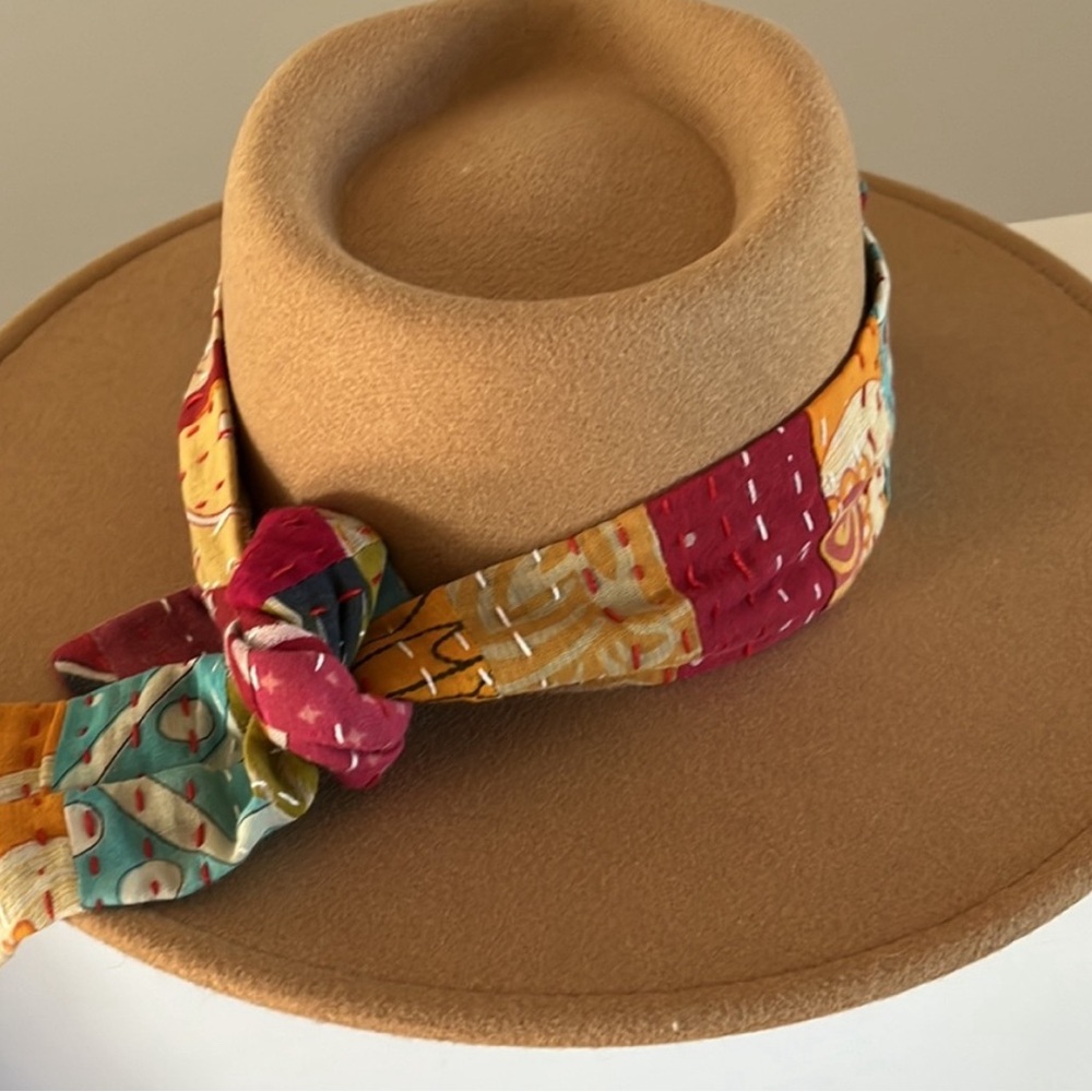Perfect for fall hat only worn once